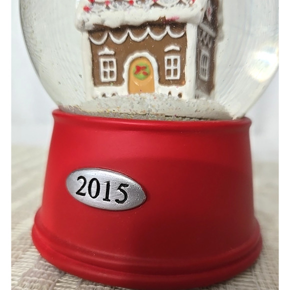 Threshold 2015 Snow Globe Gingerbread House "We Wish You a Merry Christmas" - Picture 3 of 8